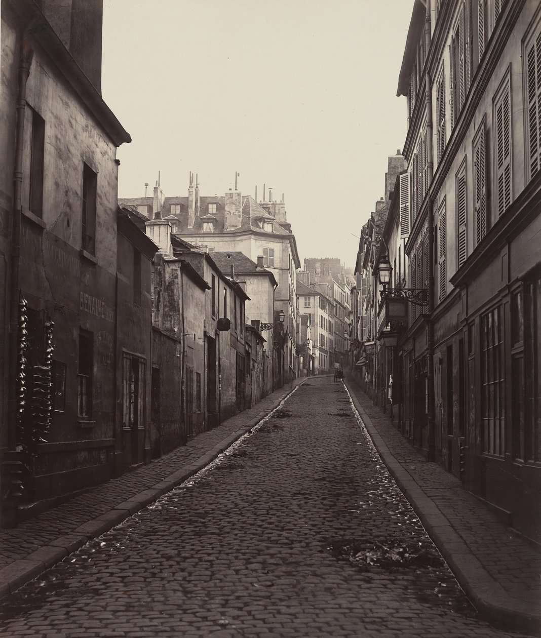 Rue Neuve-Coquenard fra Rue Lamartine, 1870-tallet. av Charles Marville