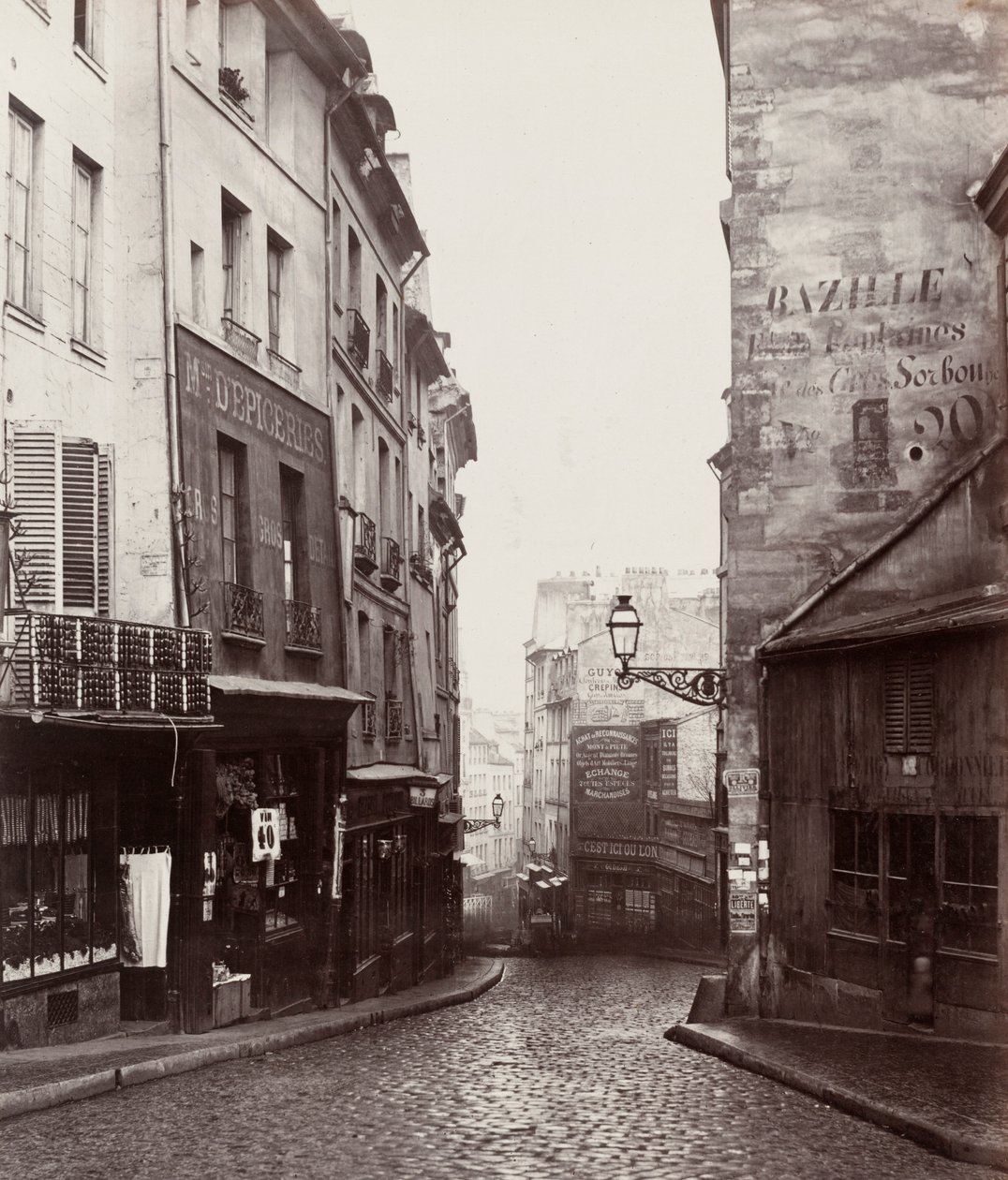 Rue de la Montagne-Sainte-Geneviève nær krysset Rue LaPlace (Rue de la Montagne-Sainte-Geneviève nær krysset Rue LaPlace) av Charles Marville