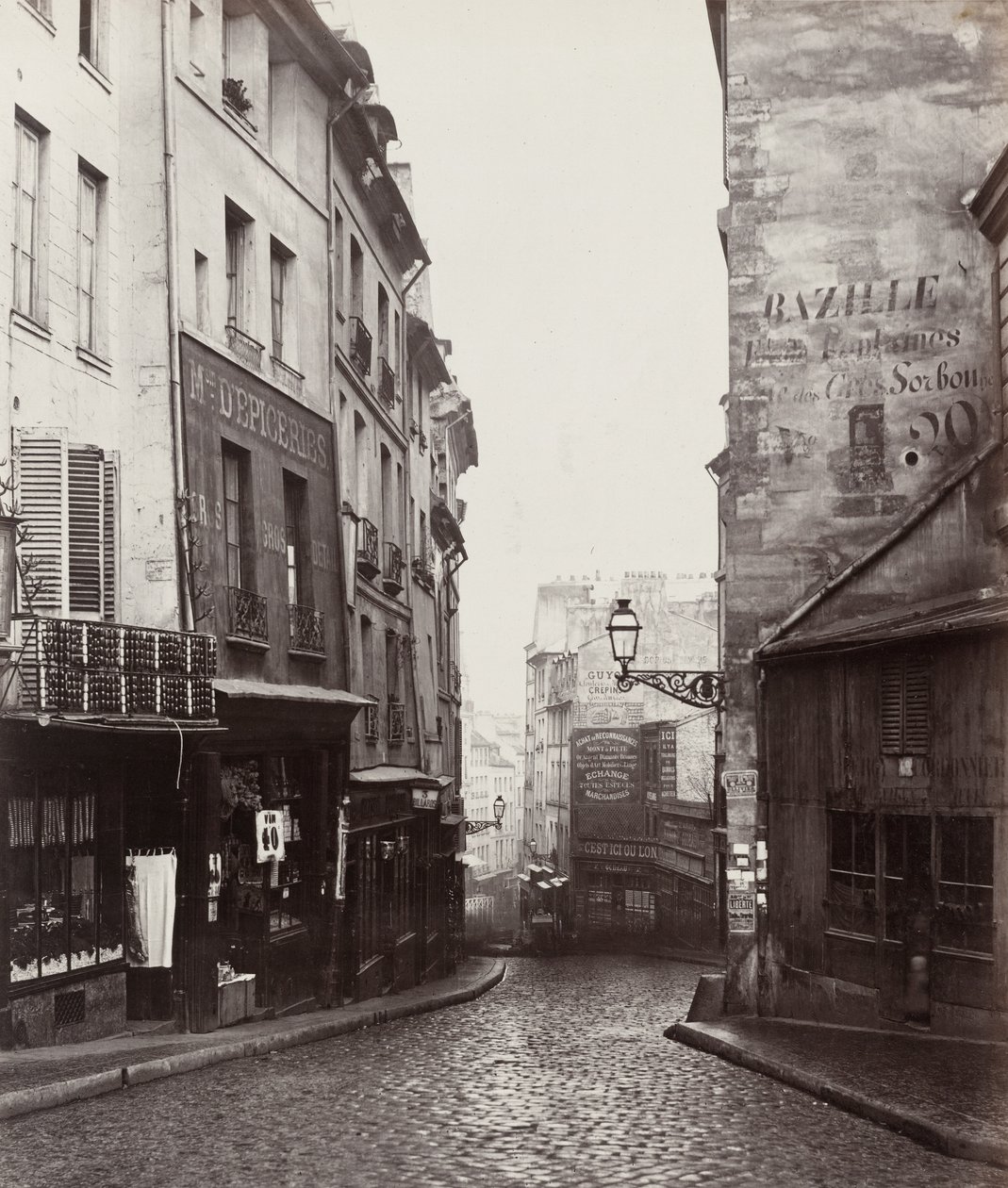 Rue de la Montagne-Sainte-Geneviève nær krysset Rue Laplace av Charles Marville