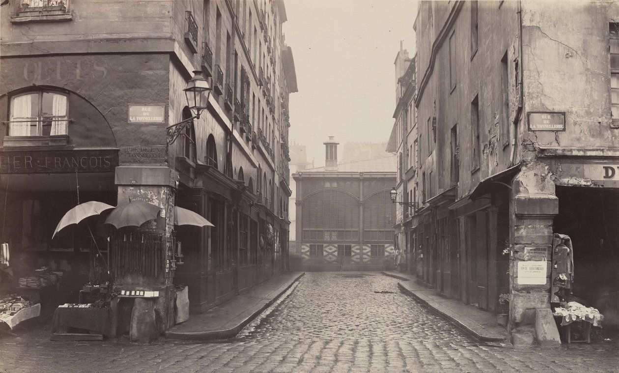 Rue du Contrat-Social, rue de la Tonnellerie, 1864-1865. av Charles Marville