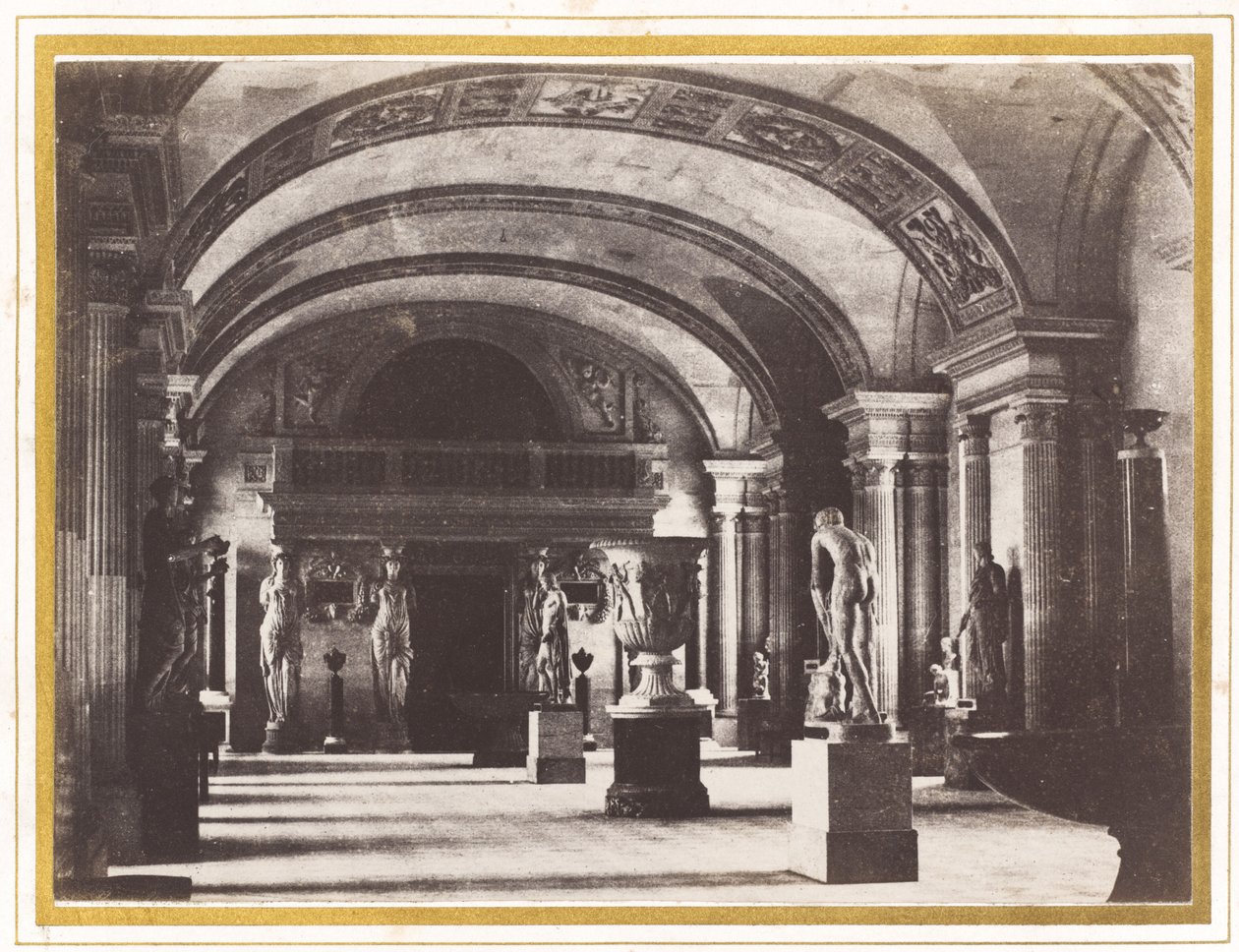 Karyatidenes rom, på Louvre-museet av Charles Marville