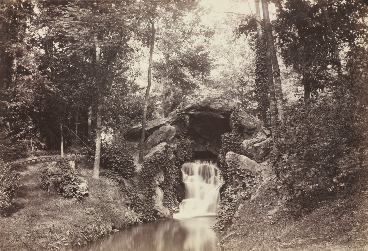 Utsikt over den lille grotten mot hjortedammen, Bois de Boulogne av Charles Marville
