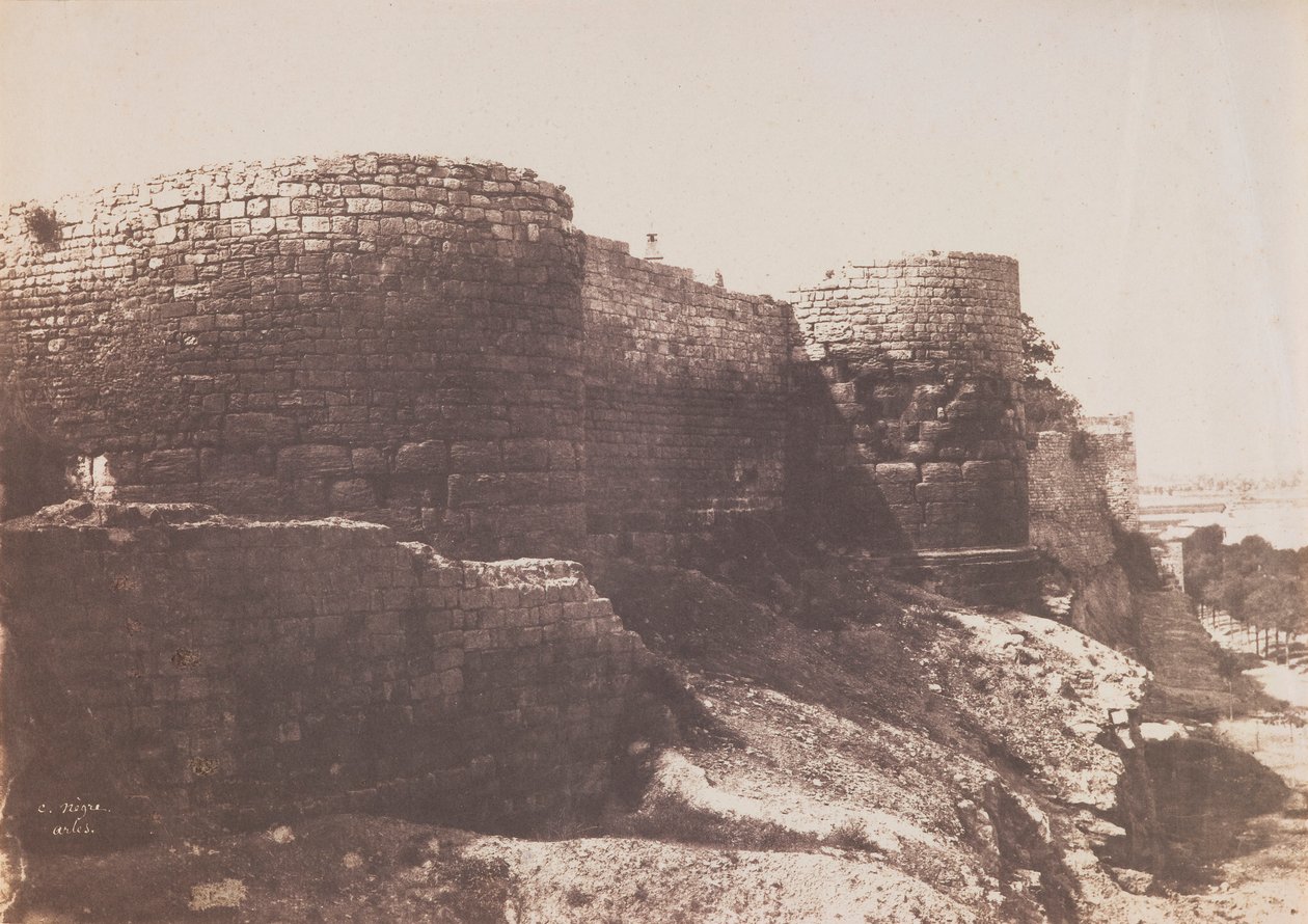Arles: romerske bymurer av Charles Nègre