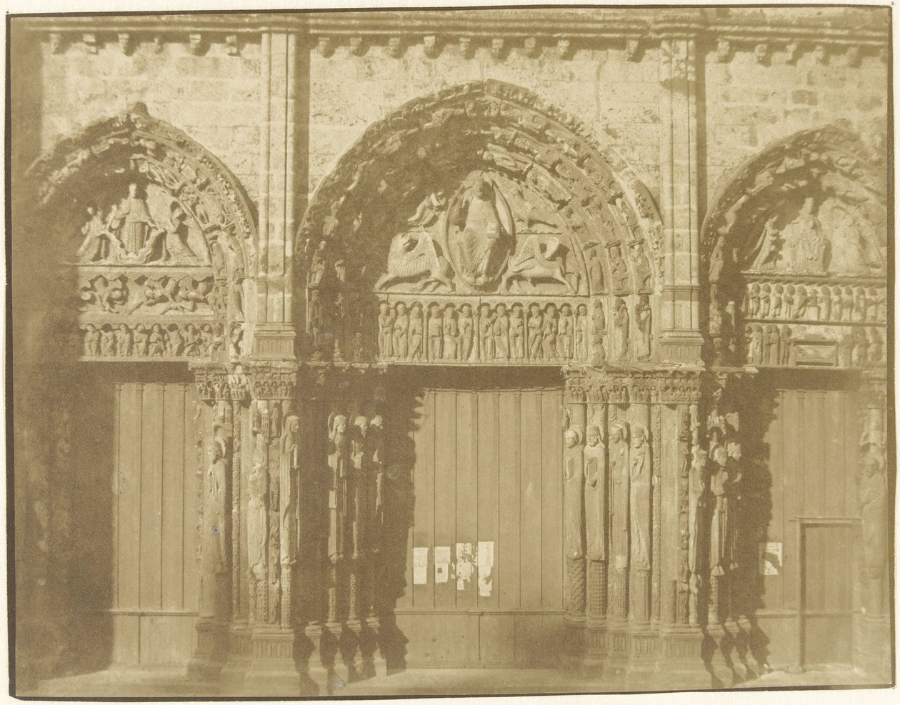 Portalen til katedralen i Chartres av Charles Nègre