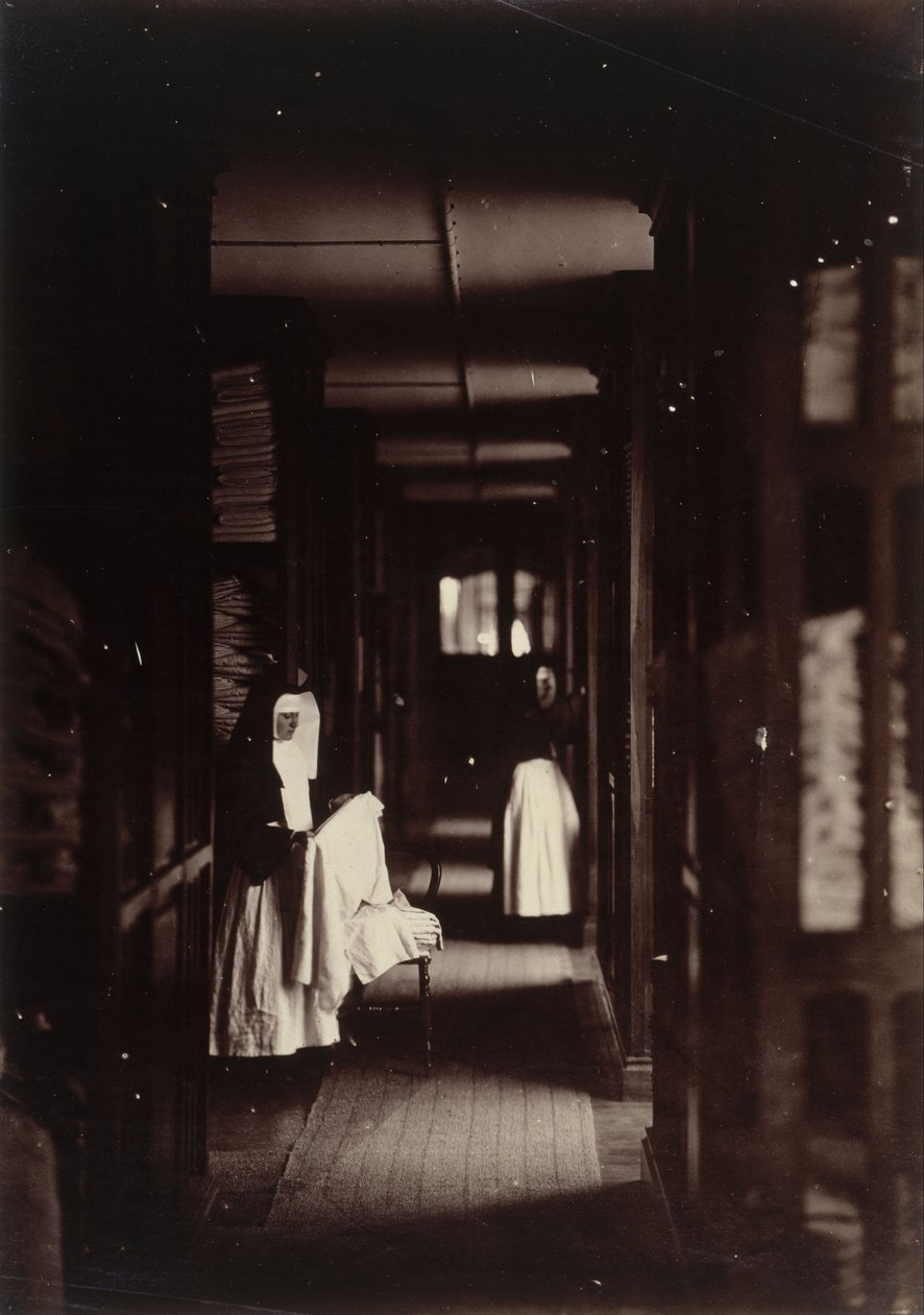Imperial Asylum Vincennes, undertøy av Charles Nègre