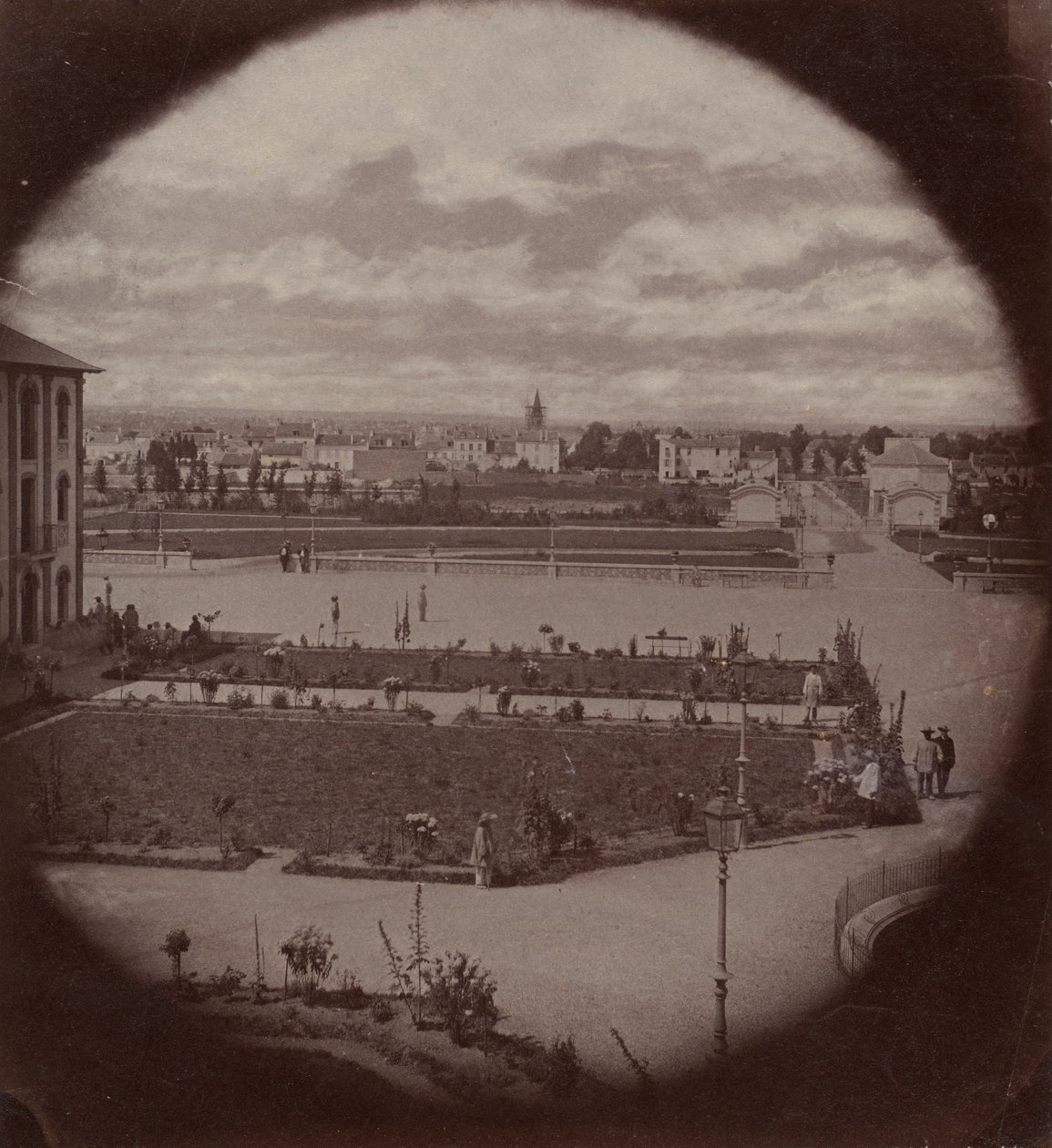 Imperial Asylum of Vincennes, utsikt over Charenton, 1858-59. av Charles Nègre