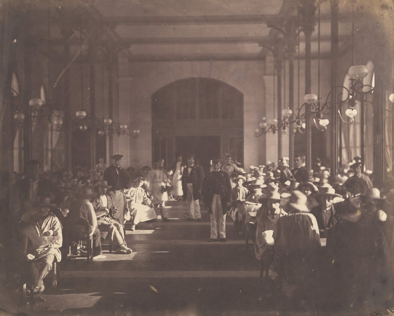 Refektoriet til det keiserlige asylet i Vincennes, 1858-59. av Charles Nègre