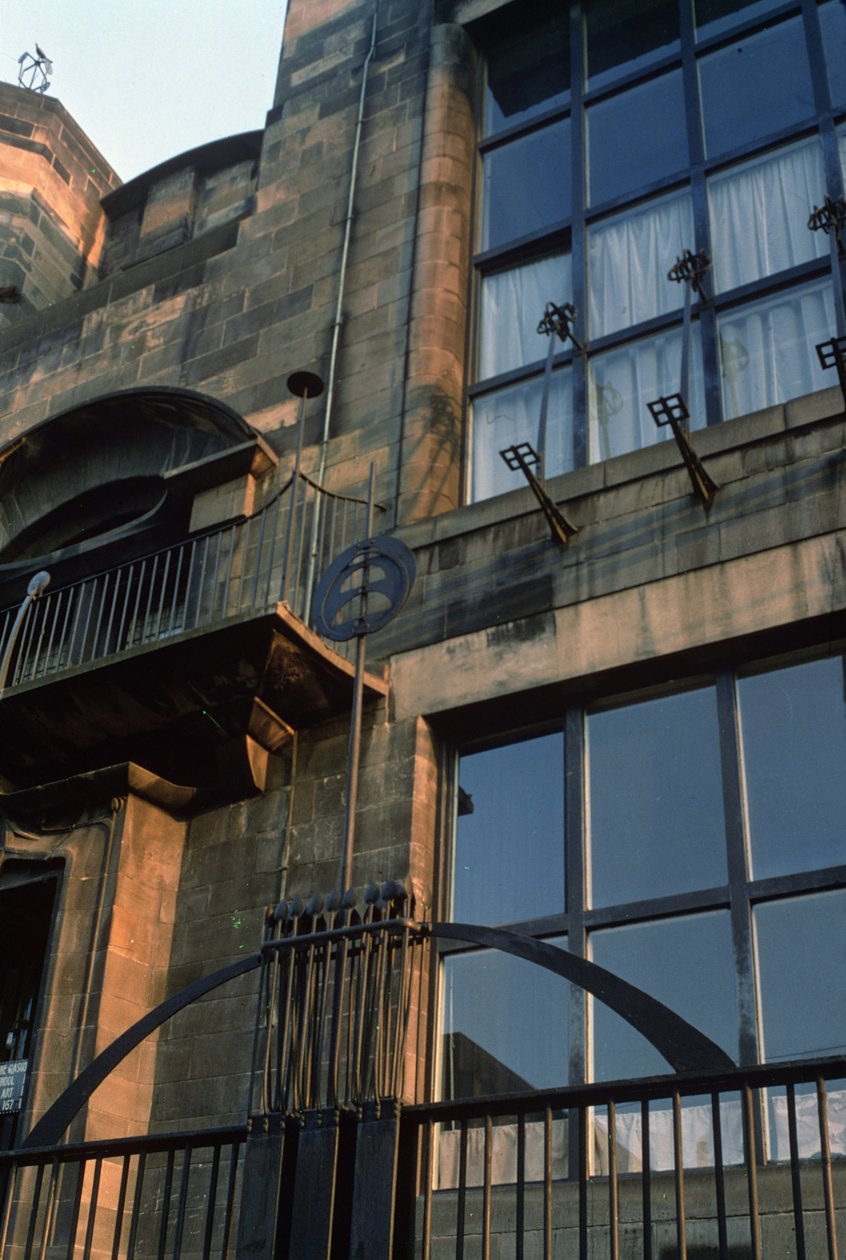 Detalj av jernverket til Nordfasaden, bygget 1897-99 foto av Charles Rennie Mackintosh
