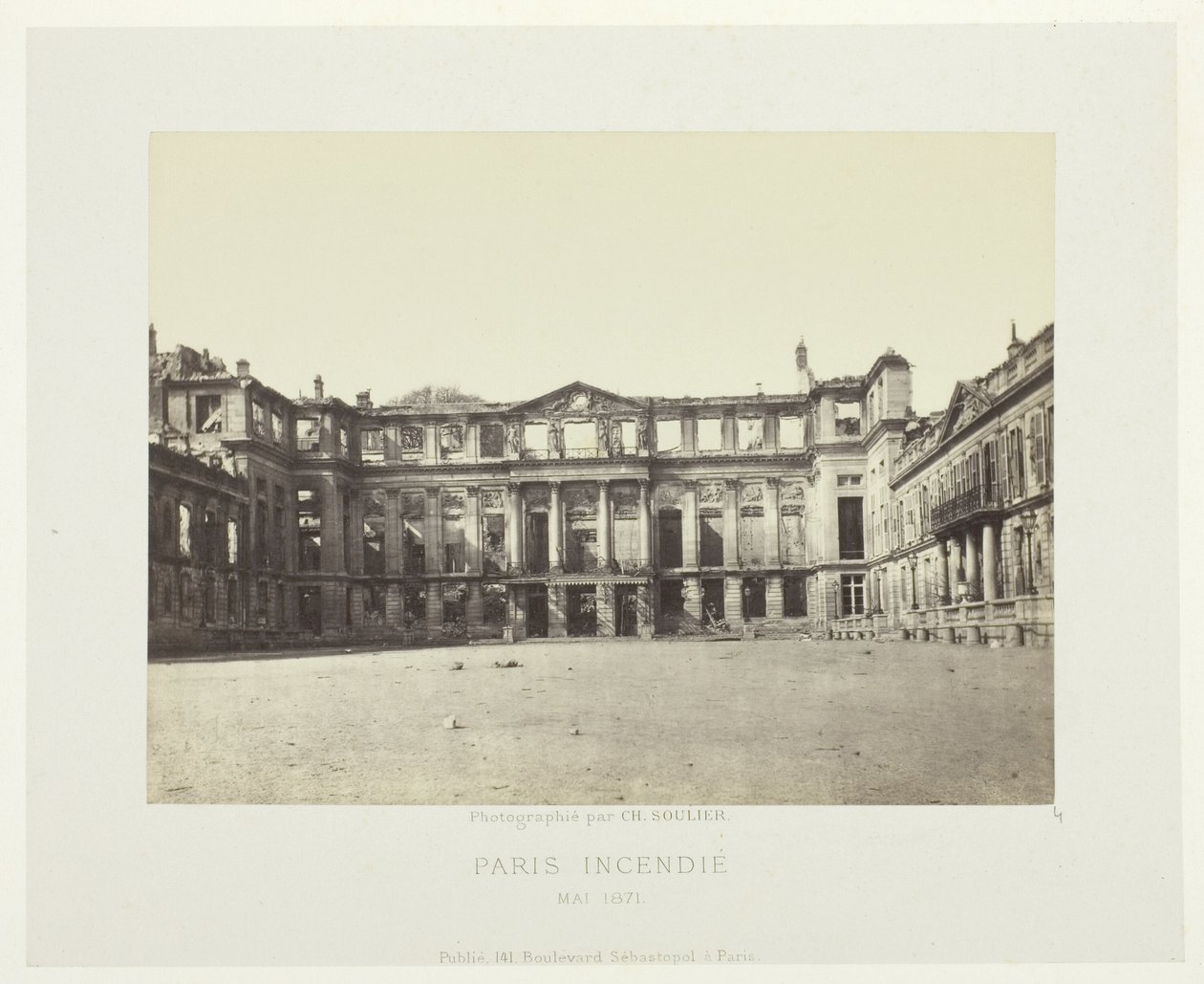Paris Fire (fasaden til Palais de Saint-Cloud), fra serien "Paris Incendié" av Charles Soulier