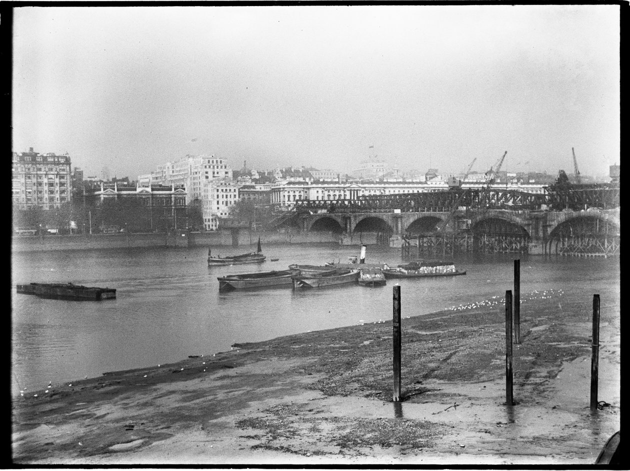 Riving av Waterloo Bridge, City of Westminster, Greater London Authority, 1936. av Charles William Prickett