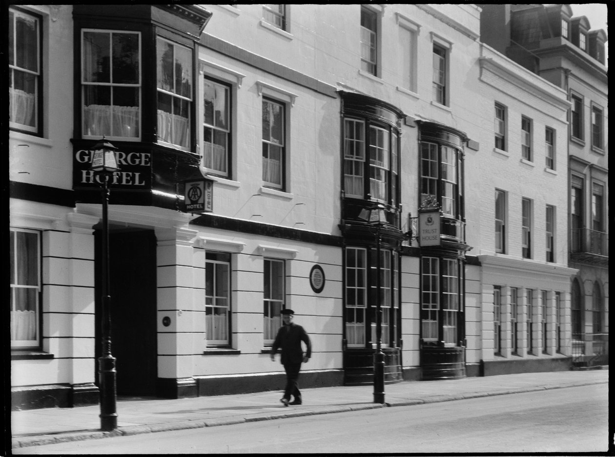 George Hotel, High Street, City of Portsmouth, 1930-tallet. av Charles William Prickett