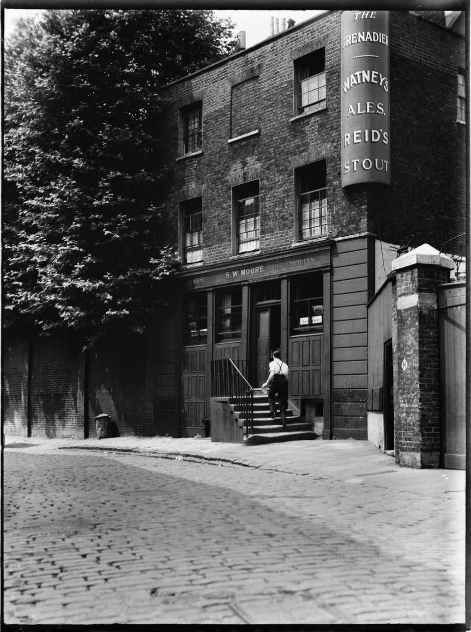 The Grenadier, Wilton Row, Belgravia, City of Westminster, Greater London Authority, 1935-1940. av Charles William Prickett