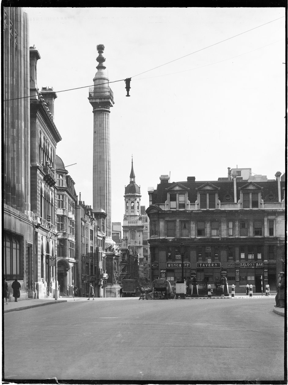 Monumentet, Monument Street, City and County of the City of London, GLA, 1930-tallet. av Charles William Prickett