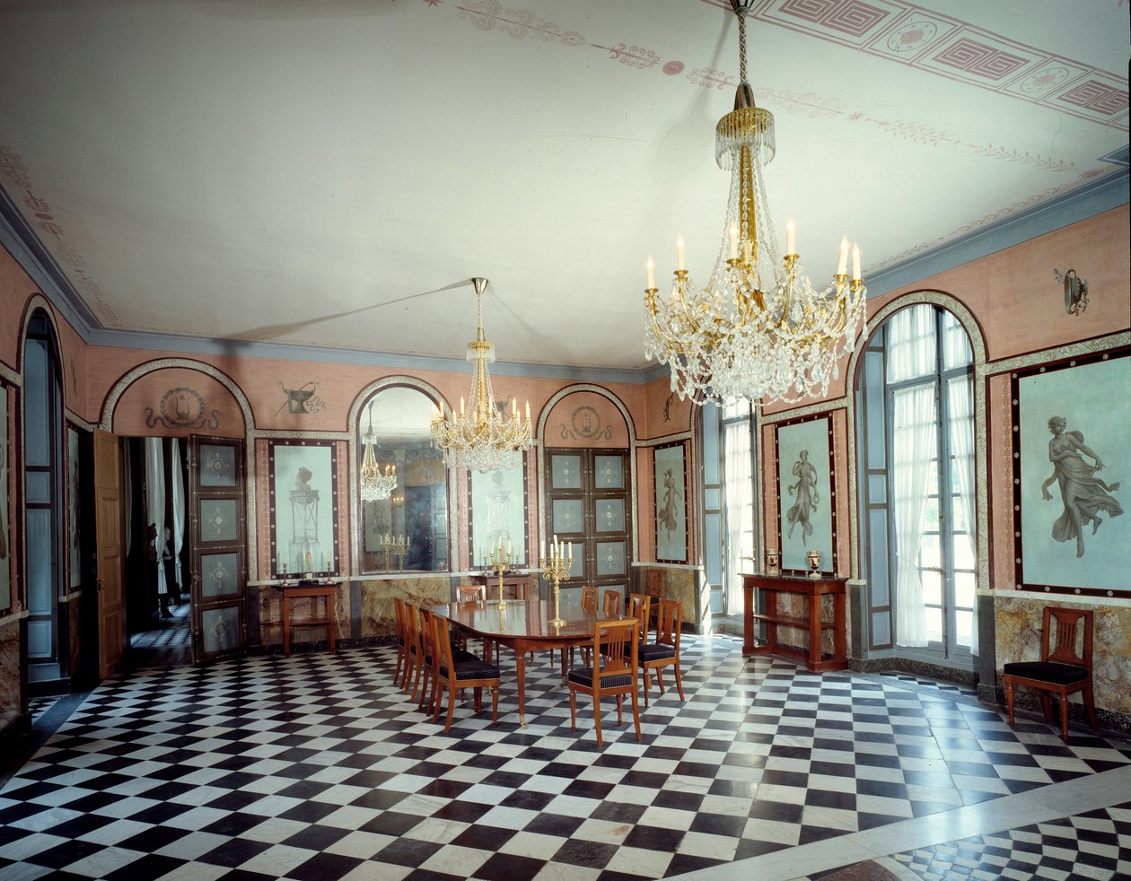 Utsikt over spisesalen til slottet i Malmaison, residensen til keiser Napoleon I (1769-1821), dekorert av Charles Percier (1764-1838) og Pierre Francois Leonard Fontaine (1762-1853) 1800 Rueil Malmaison, musee du chateau av Charles and Fontaine Pierre Percier