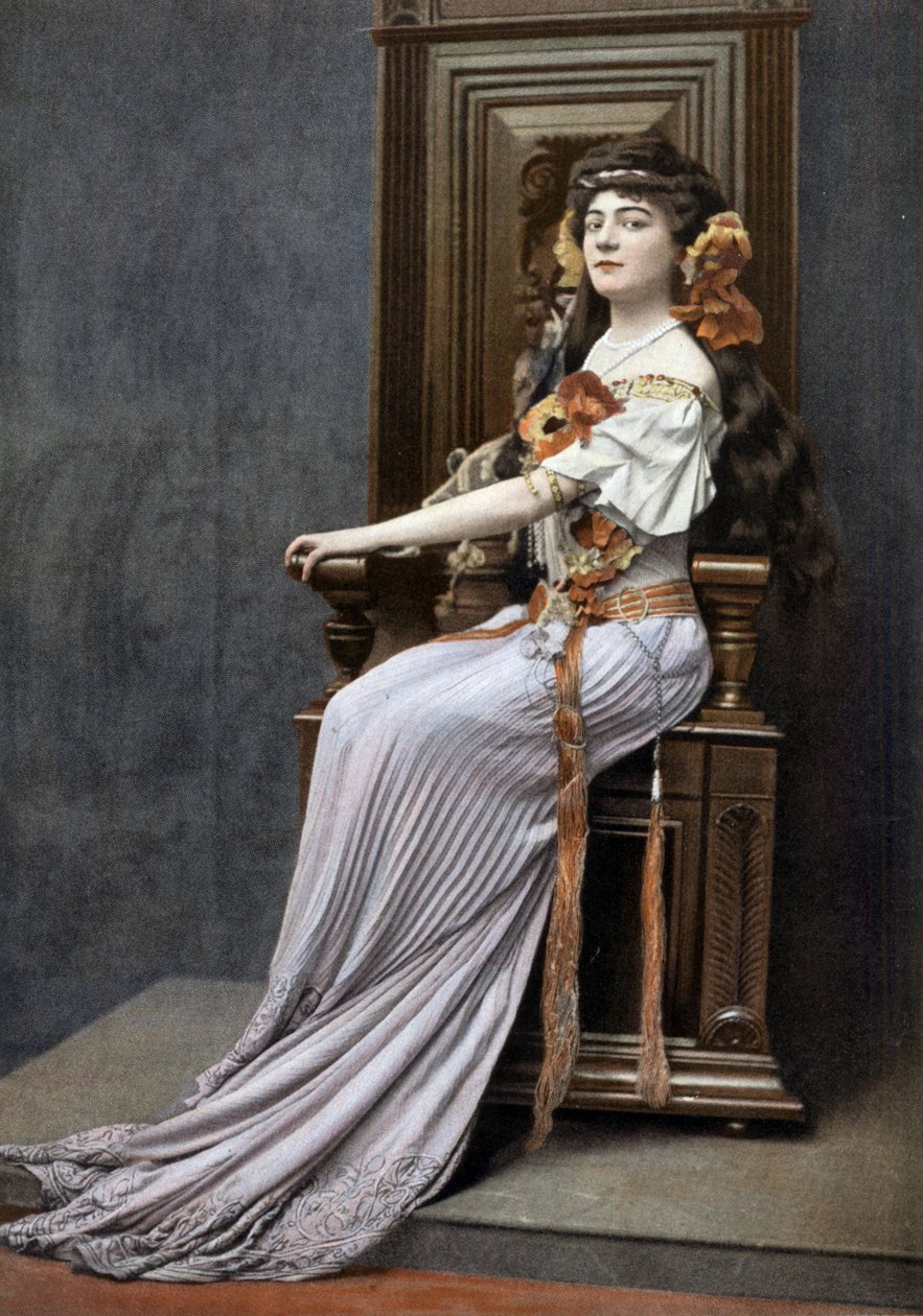 Operasanger Ketty Lapeyrette (1884-1940) som Dalila i operaen "Samson et Dalila", foto av Cheri Rousseau fra den franske avisen "Le Theatre" august 1908 av Cheri Rousseau