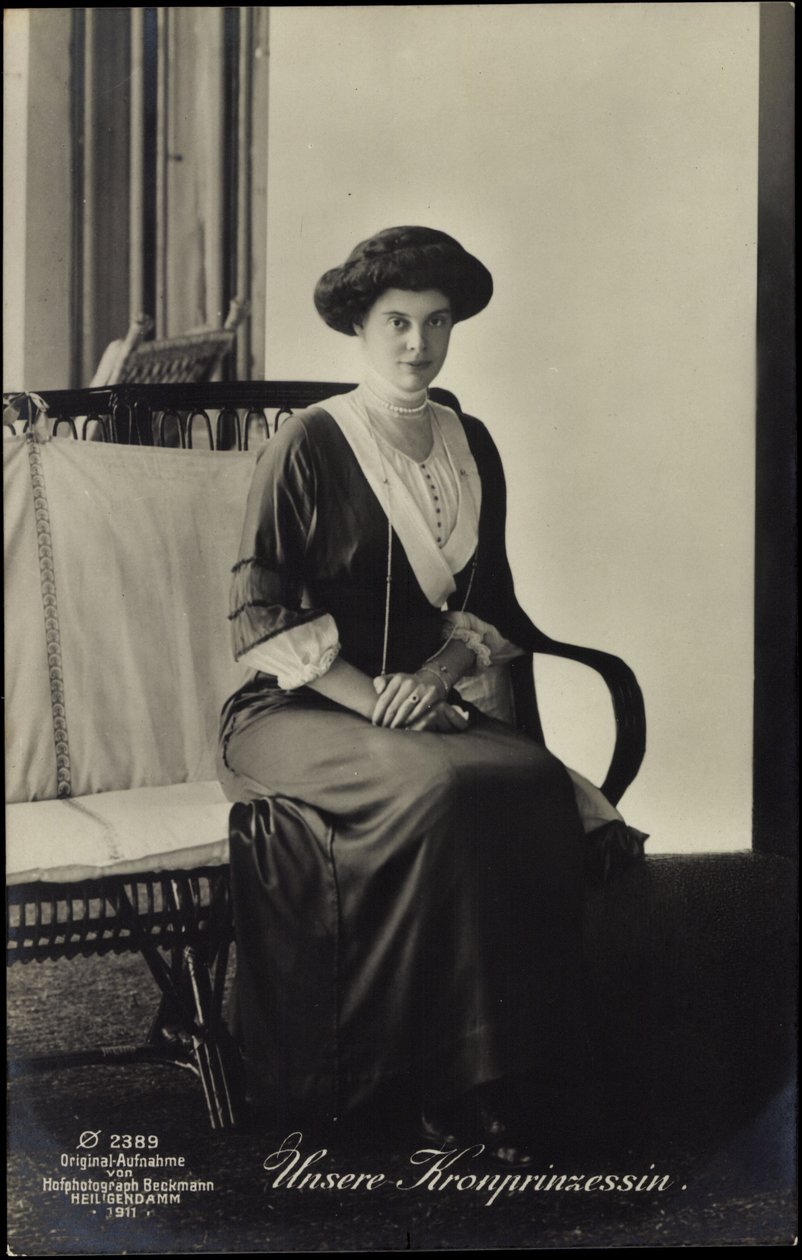 Ak Kronprinzessin Cecilie von Preußen, sittende portrett av Chinese School