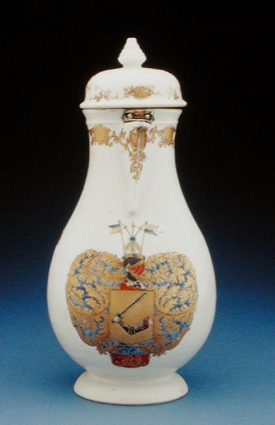 Kaffekanne av Meissen-form med armene til Gustav Gabriel Loodh, Qianlong-perioden (1736-95) (porselen) (se også 210134) av Chinese School
