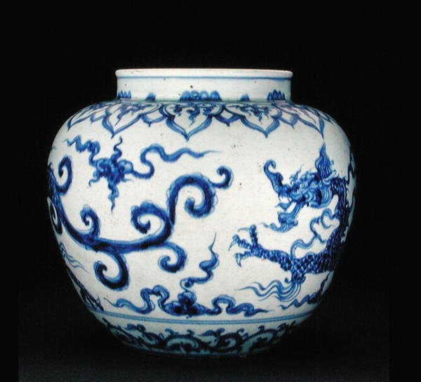Kuleformet krukke med malt drage (porselen) (omvendt) (se 176592) av Chinese School