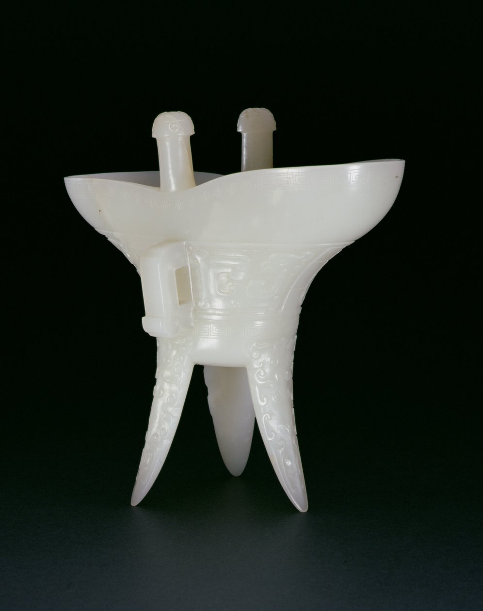 Imperial Libation Vessel, Qianlong Period (1736-95) (jade) (se også 241122) av Chinese School