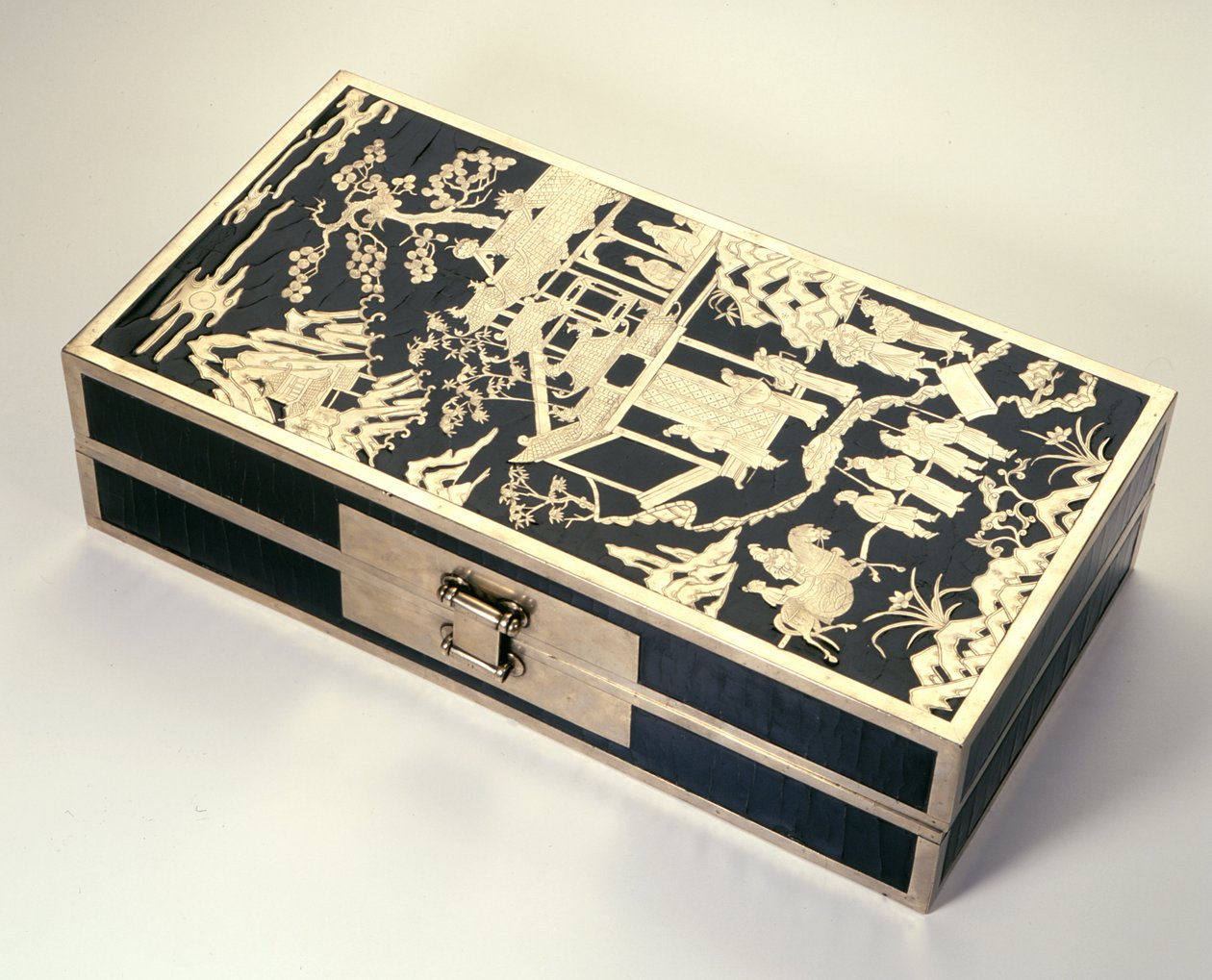 Dokument- eller ekteskapsboks, med figurer i et fjellandskap, Wan Li-perioden 1573-1619 (lakkert tre med pai-tung hvit messinginnlegg) av Chinese School Chinese School