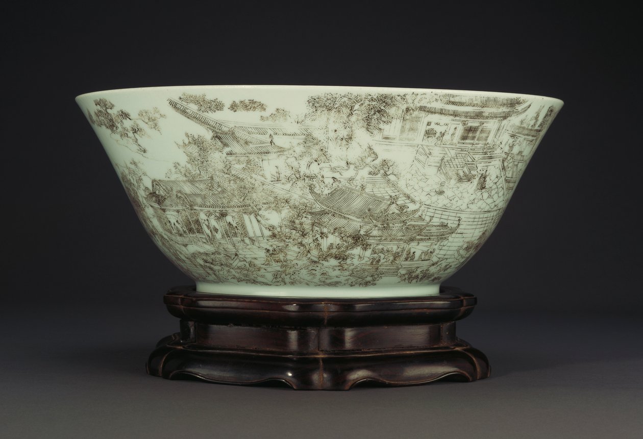 En stor innskåret porselensskål som viser en kontinuerlig scene av damer på palassområdet, 1796-1820 av Chinese School