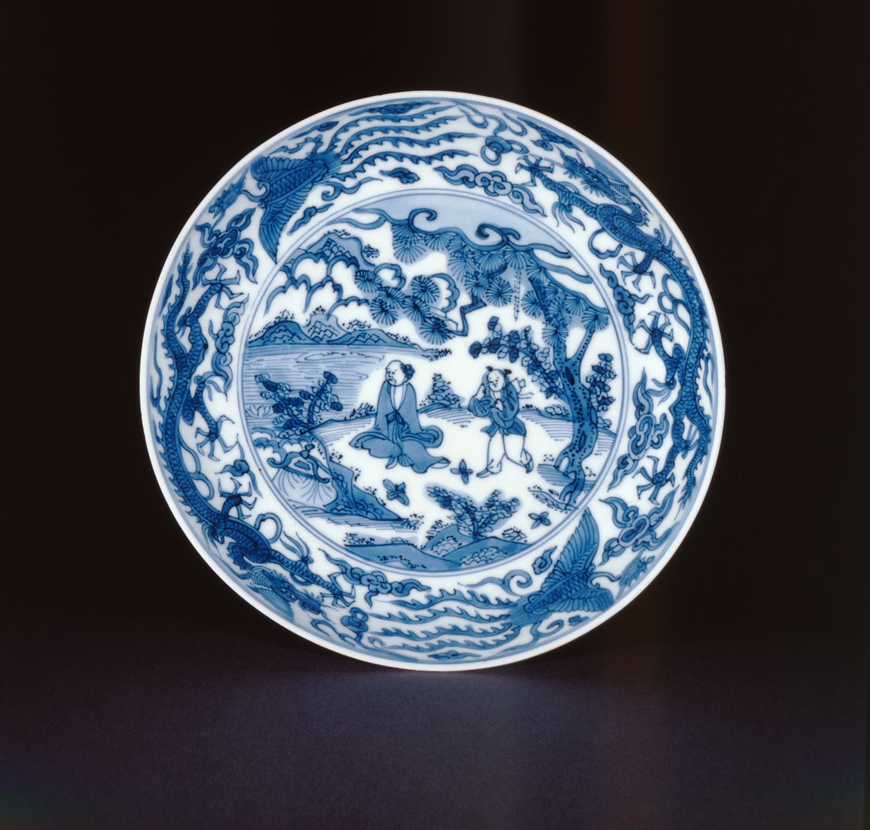 Blått og hvitt fat malt med en salvie og ledsager, Wanli-merke og periode, 1573-90 (porselen) av Chinese School