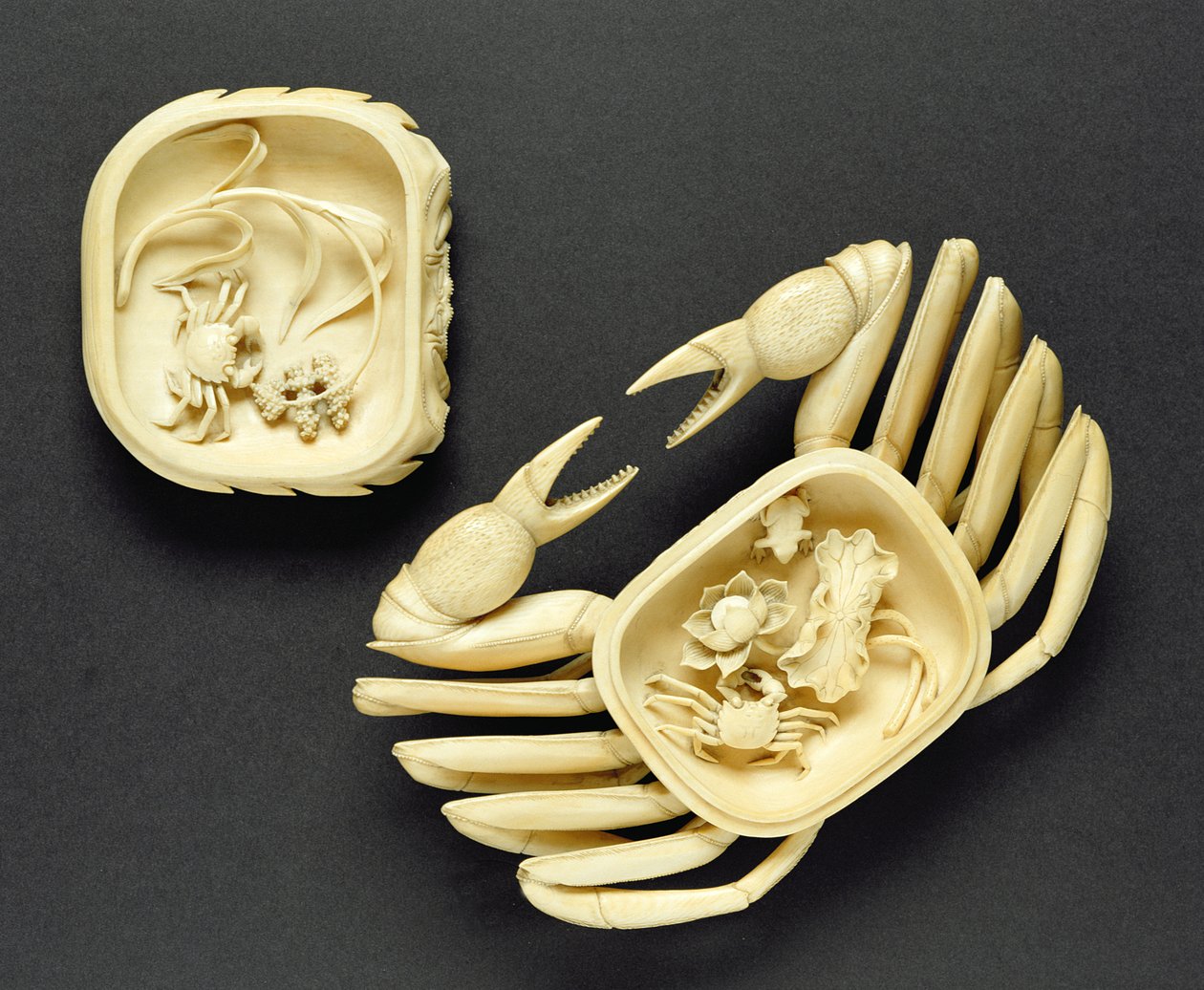 Eske i form av en krabbe, Qianlong-periode, 1736-95 av Chinese School