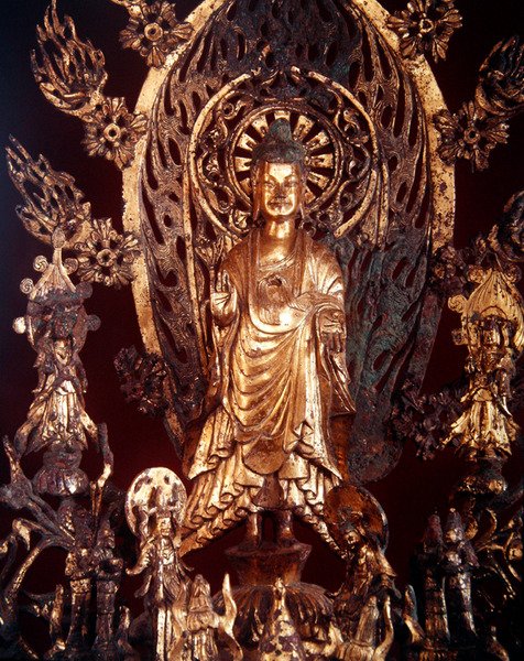 Detalj av en altertavle dedikert til Buddha Maitreya, 524 (forgylt bronse) av Chinese School