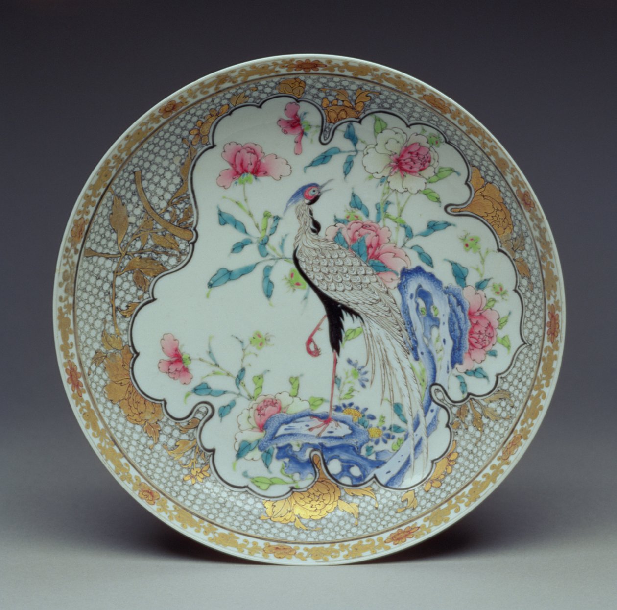 Fat malt med en langhalefugl, steiner og blomster, Yongzheng-perioden, 1725-35 (eggeskallporselen) av Chinese School