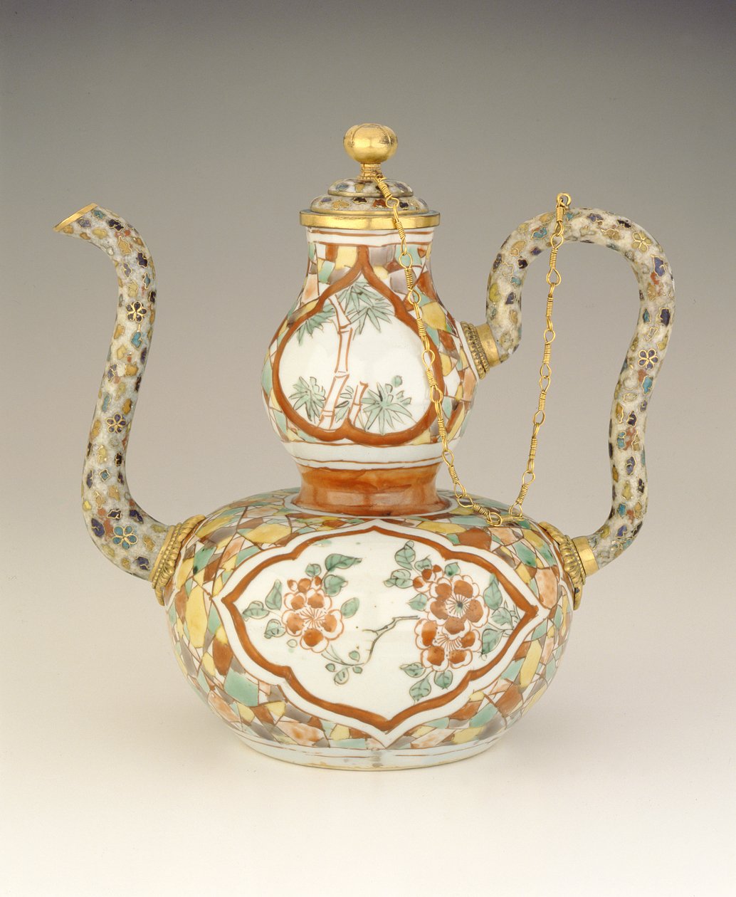 Ewer, Late Ming-dynastiet, Tianqi-perioden, 1621-27 (porselen og cloisonne-emalje) av Chinese School