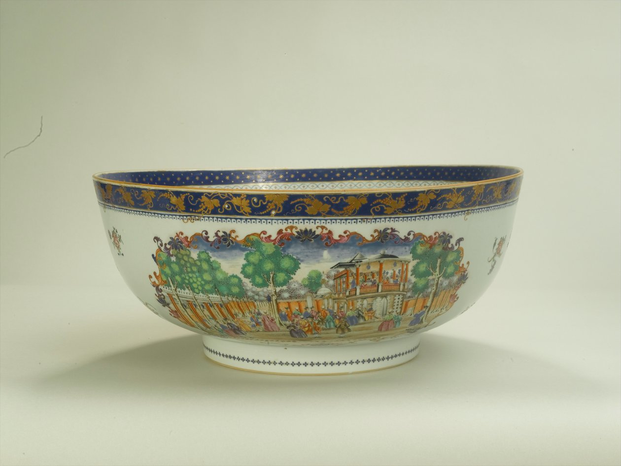 Famille roseskål med ovalt bladpanel som viser Grand Walk, Vauxhall Gardens på 1750-tallet, Qianlong-perioden (1736-95) ca. 1790 (keramikk) (se også 294698) av Chinese School