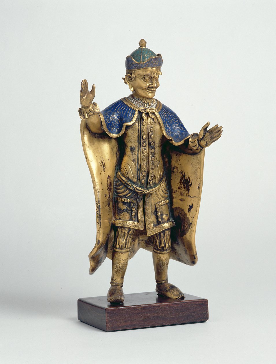 Utlending med utstrakte armer (cloisonne-emalje) av Chinese School