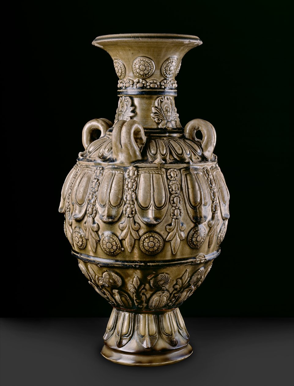 Grønnvarekrukke med støpte dekorasjoner, Yue Kikn-sted, Six Dynasties Period (keramikk) av Chinese School