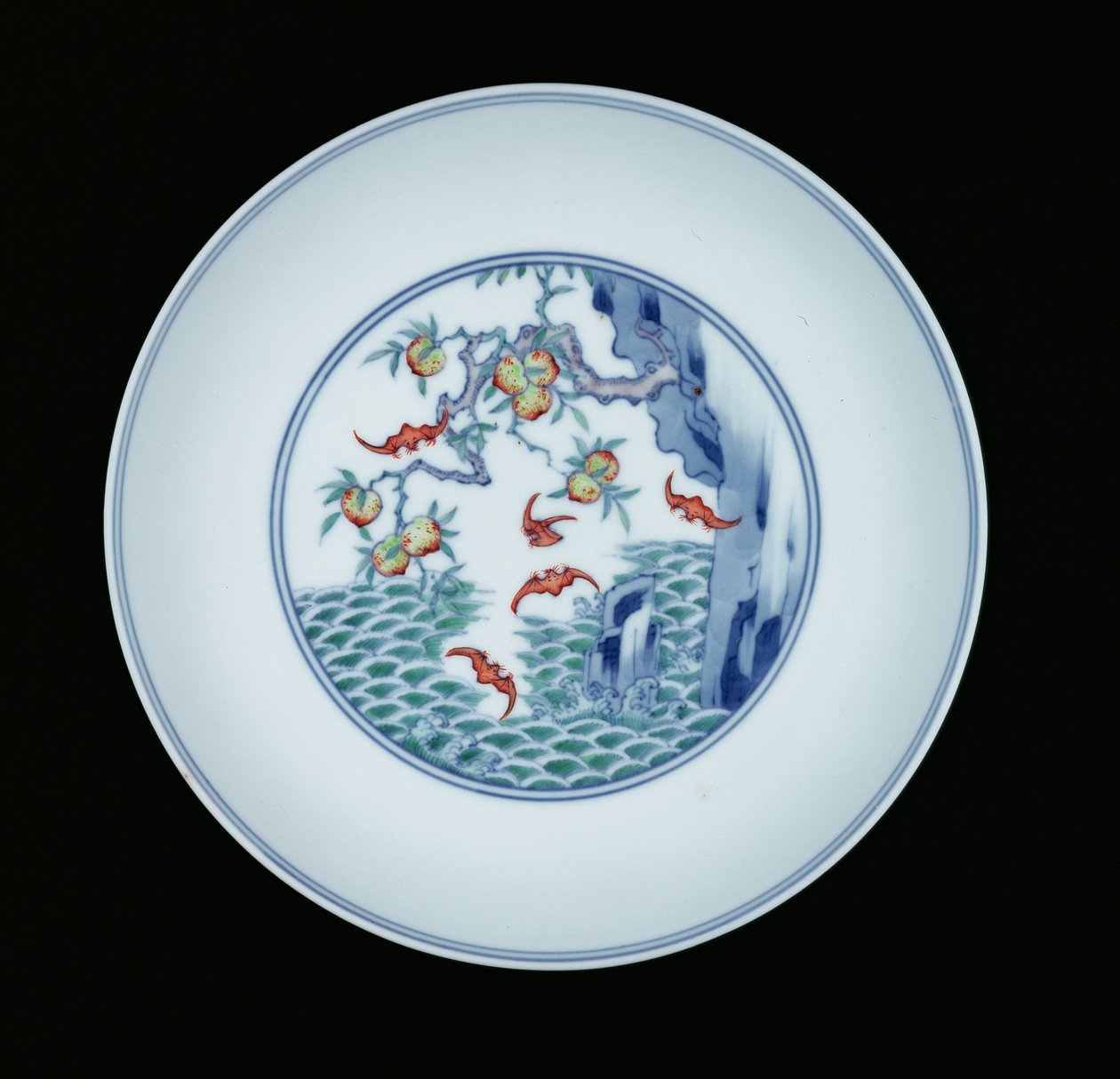 Porselensfat malt i underglasurblått og ducai-emaljer, 1723-1735 (porselen) av Chinese School