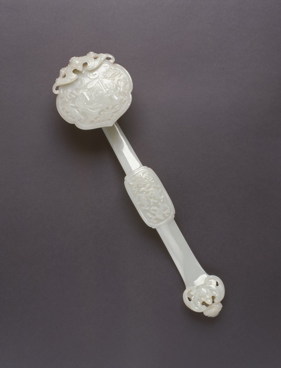 Ruyi septer (celadon stein) (for detaljer se 241131 og 241132) av Chinese School