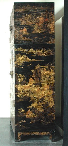 Keiserlig garderobe, Qing-dynastiet, Kangxi-perioden (1662-1722) (gulllakk) av Chinese School Chinese School