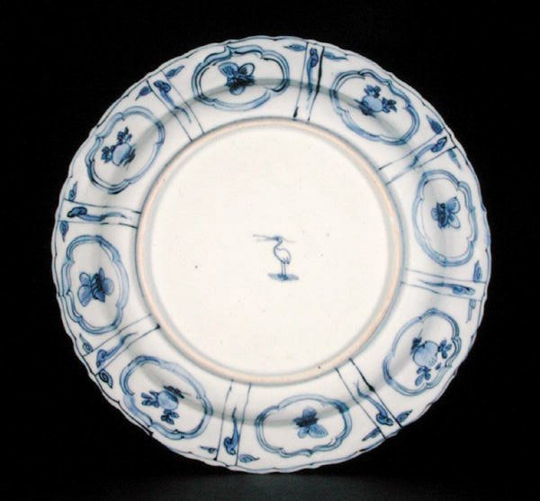 Undersiden av en blå og hvit kraakplate, Egret-merke, Wanli, 1595-1605 (porselen) (se 205990) av Chinese School Chinese School