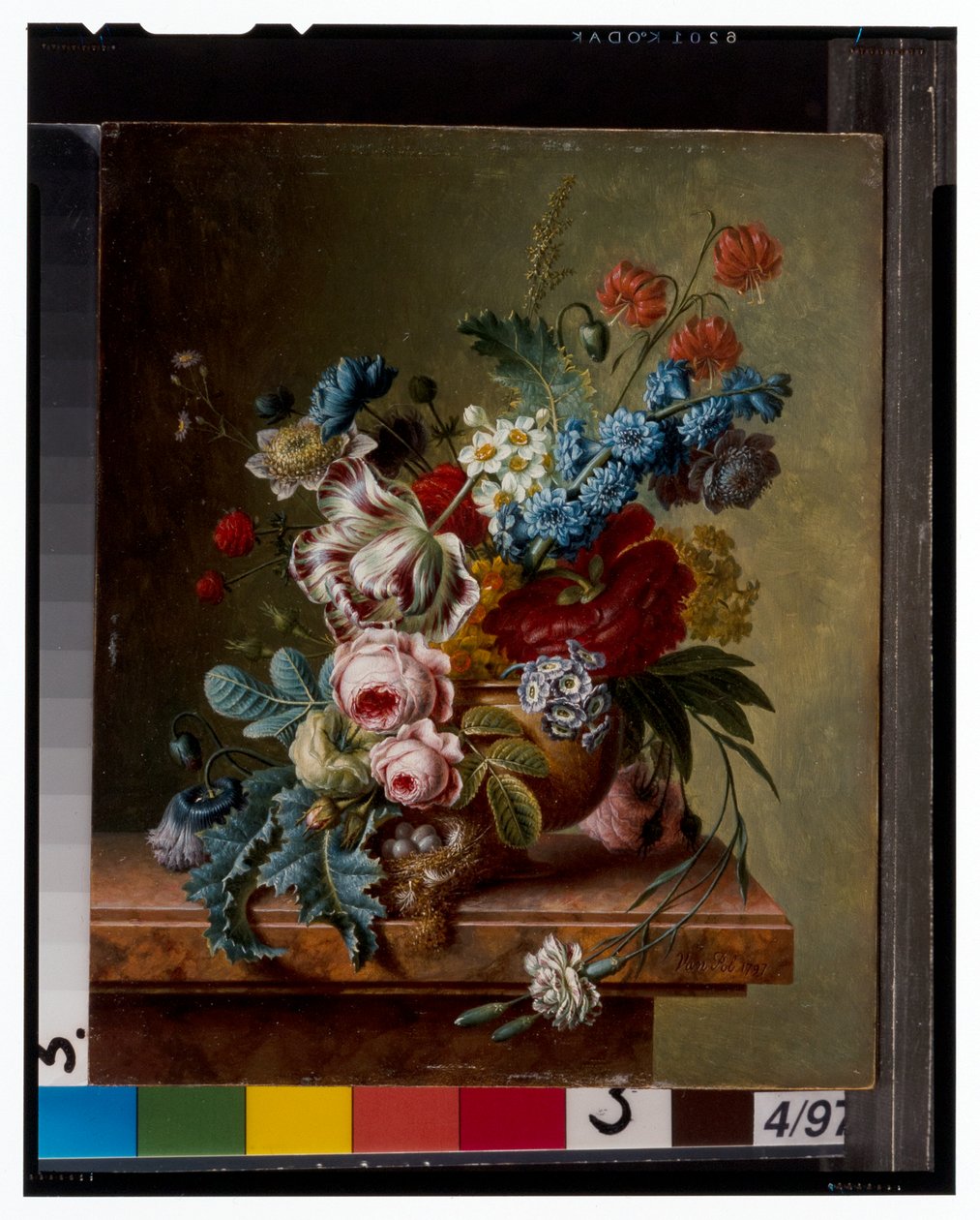 En vase med blomster på en marmorhylle og en kurv med blomster med en gullfink av Christiaan van Pol