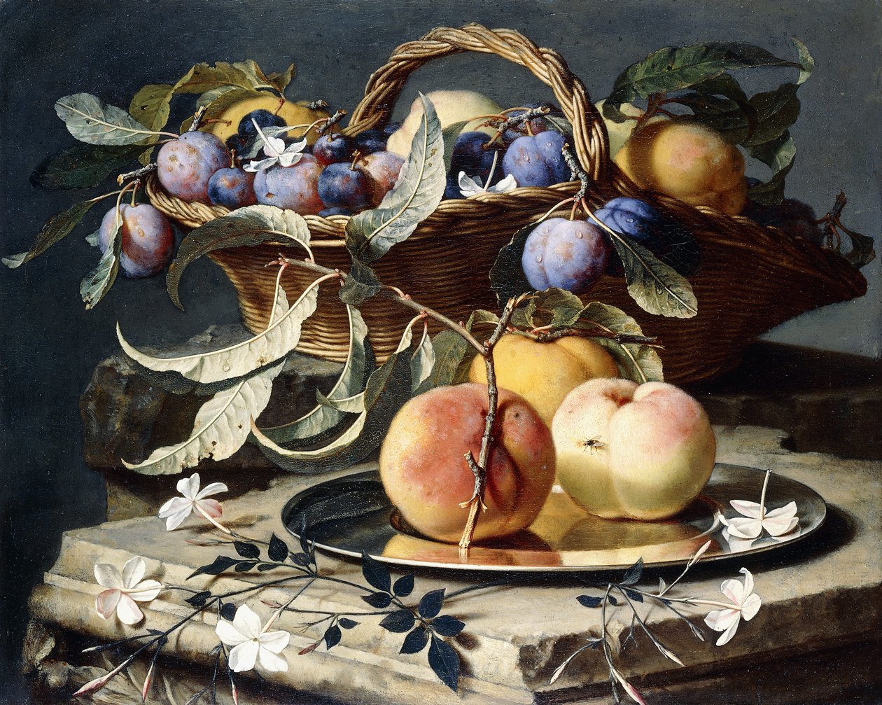 Fersken og plommer i flettet kurv, fersken på sølvfat og narcissi på steinsokler, av Christian Berentz