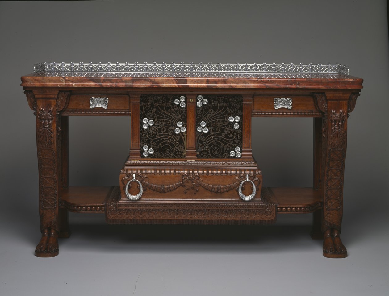 Vanderbilt-konsoll, ca. 1881-1882 (eik, marmor, sølvplate og bronse) av Christian and Gustave  Herter