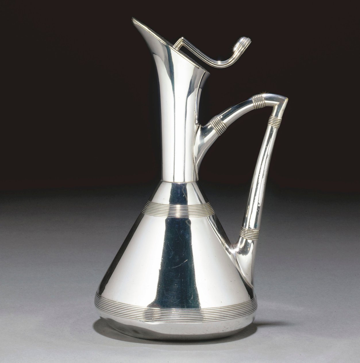 En Ewer av Christopher Dresser