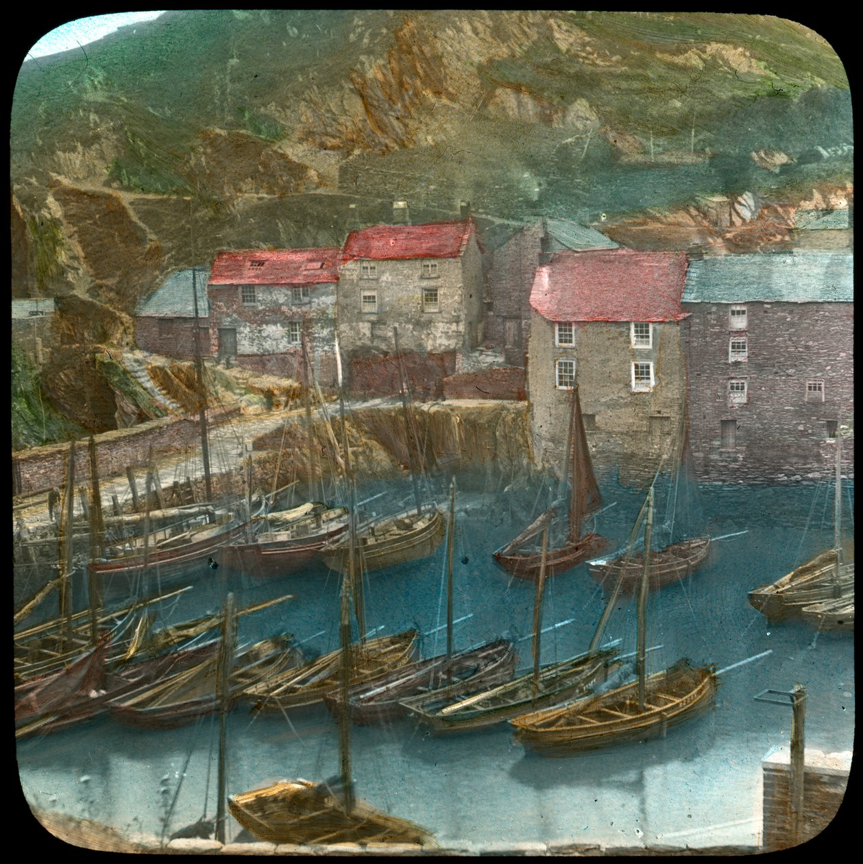 Fiskebåter i havnen, Polperro, Cornwall, slutten av 1800- eller begynnelsen av 1900-tallet av Church Army Lantern Department