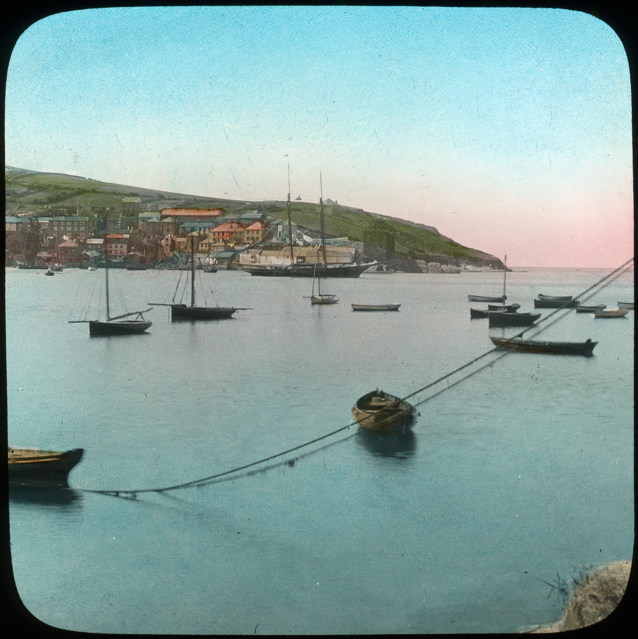 Polruan fra Fowey, Cornwall, slutten av 1800- eller begynnelsen av 1900-tallet. av Church Army Lantern Department