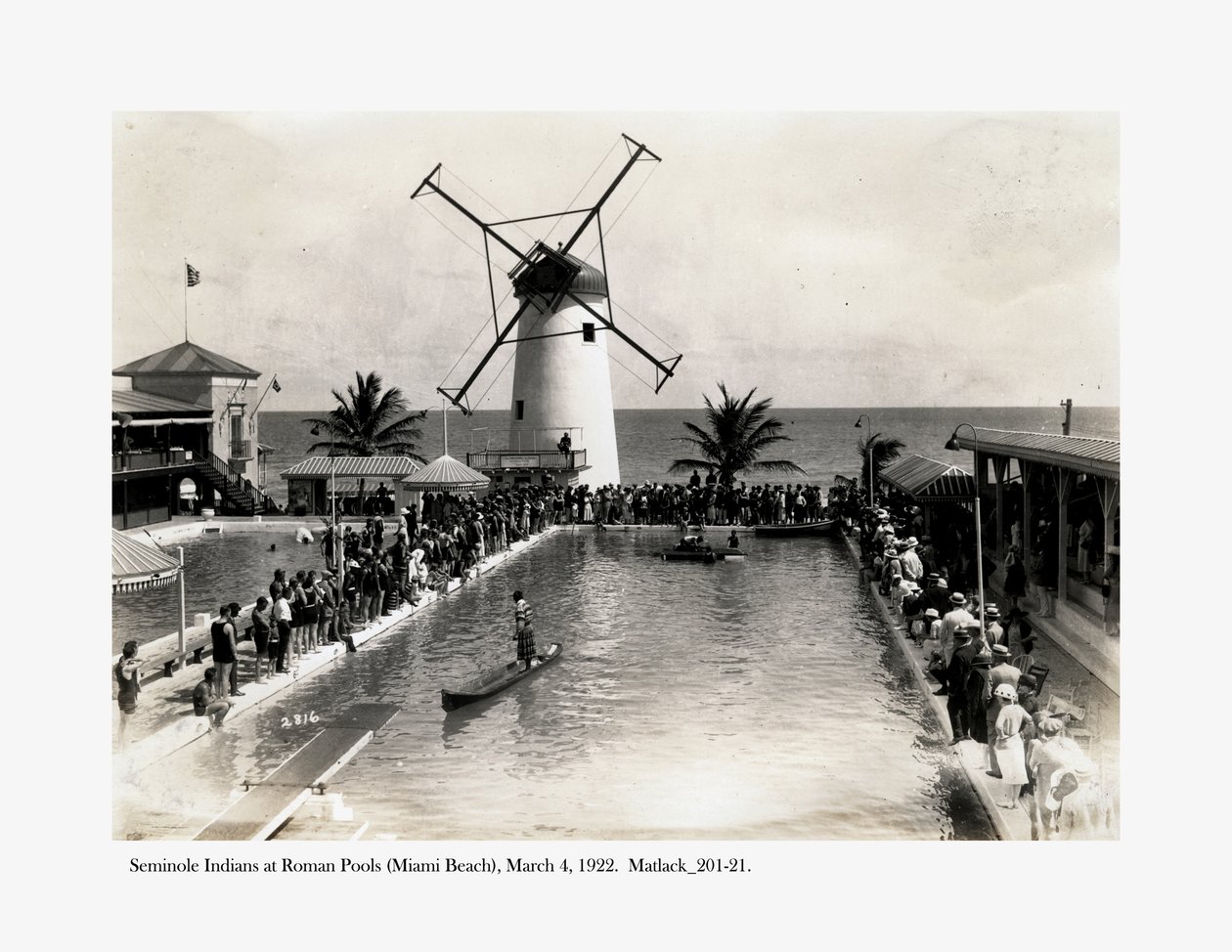 Seminole-indianere ved Roman Pools, Miami Beach, 4. mars 1922 av Claude C. Matlack