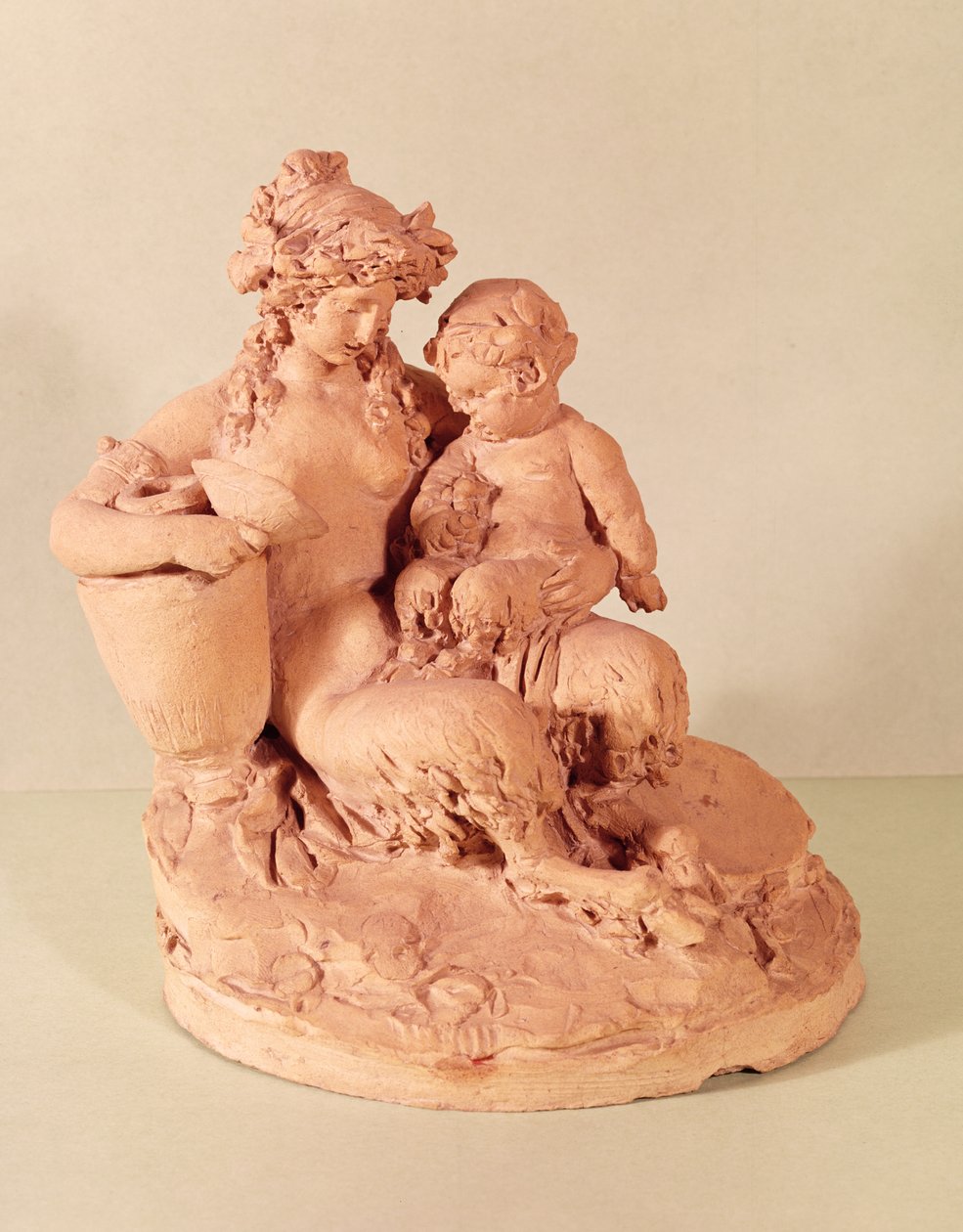 Kvinnelig faun med barnet sitt (terrakotta) av Claude Michel Clodion