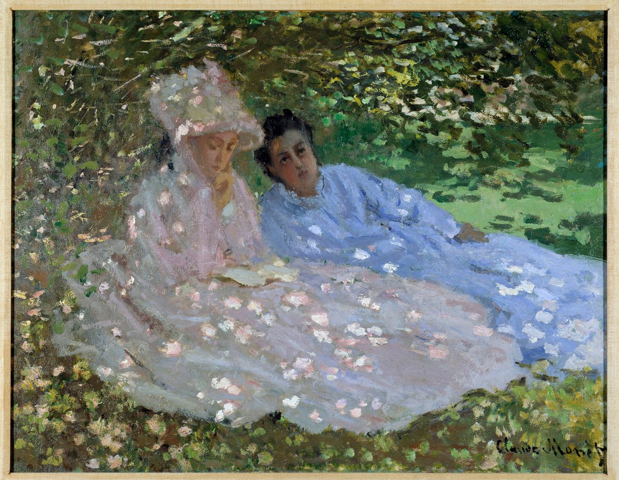 Mrs. Monet og en venn i hagen. To kvinner sitter i skyggen av et tre. Maleri av Claude Monet (1840-1926) av Claude Monet
