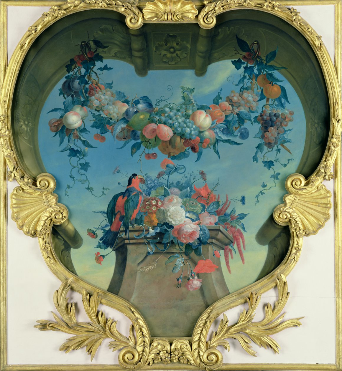 Festong av frukter hengende over en sokkel med blomster og en rød-grønn papegøye, ca. 1730-31 av Coenraet Roepel