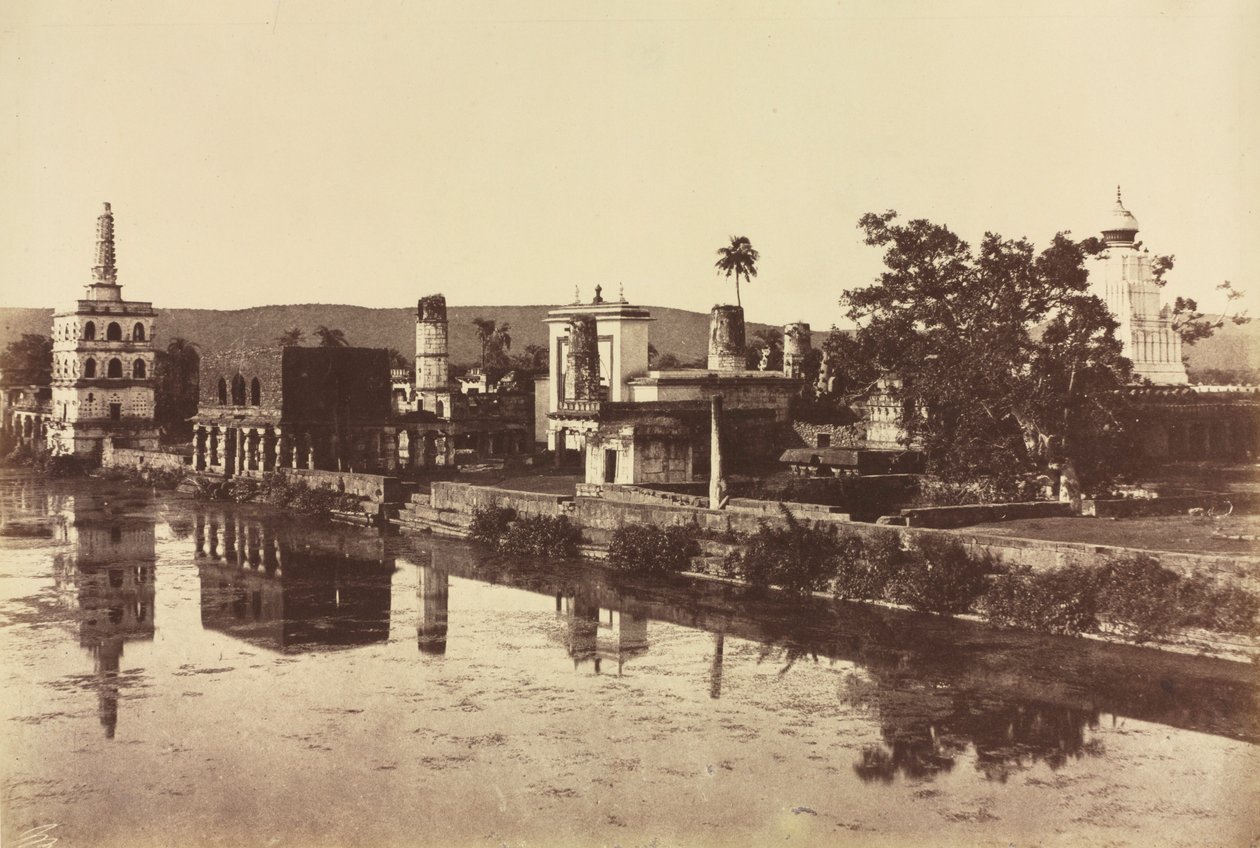 Tank og templer ved Bunshunkuree, ca. 1857. av Col. Thomas Biggs