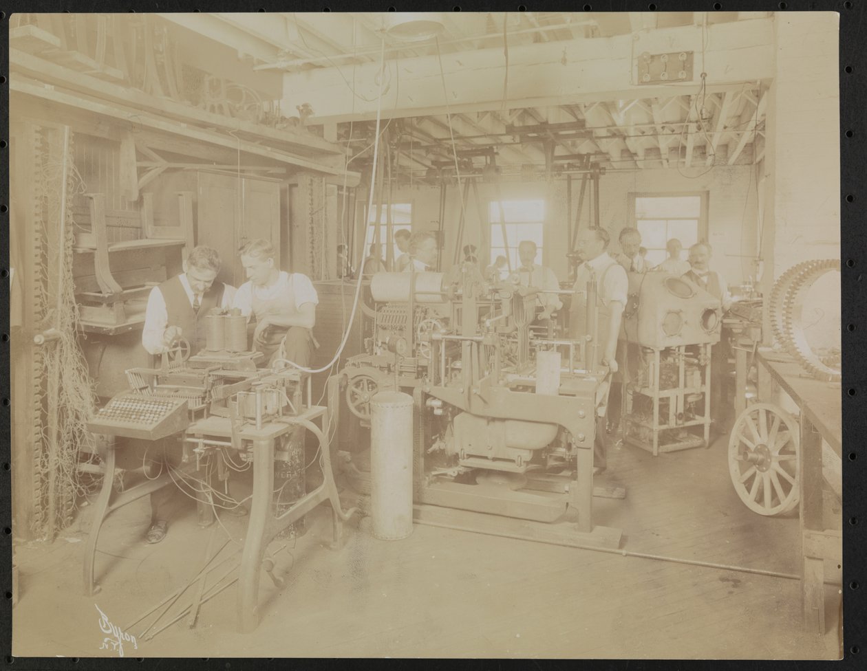 Dressler & Co. filmlaboratorium med menn som jobber, New York av Company Byron