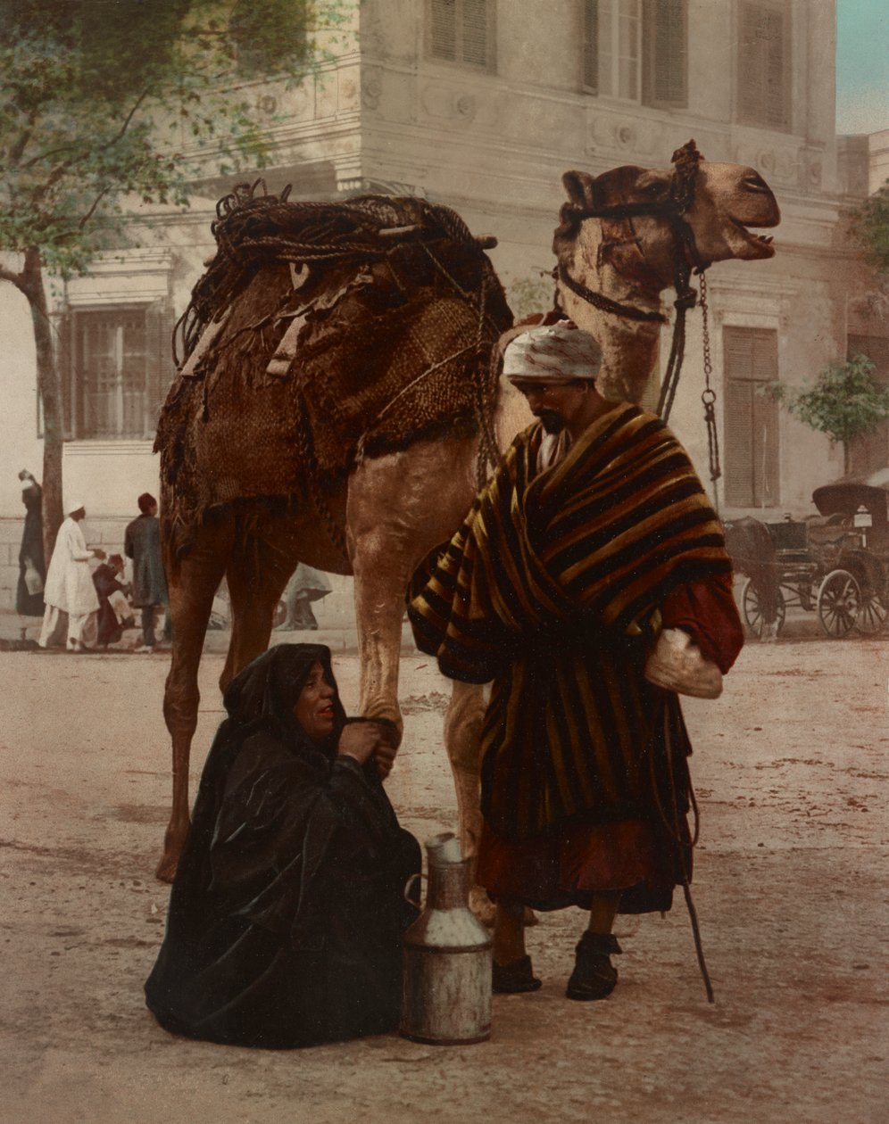 En beduin og hans kone på markedet av Company Photoglob